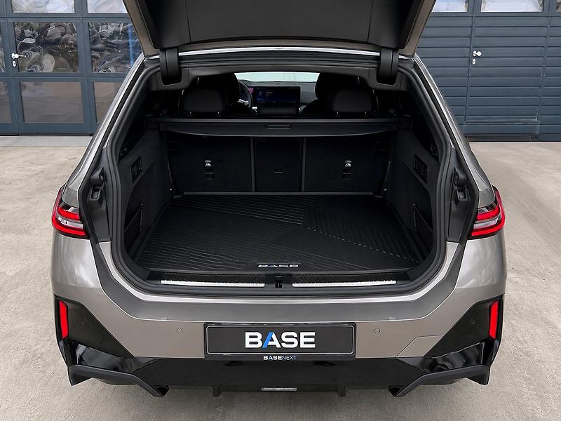 BMW Řada 5 520d xDrive M-Sport PRO - fotka 36 z 37