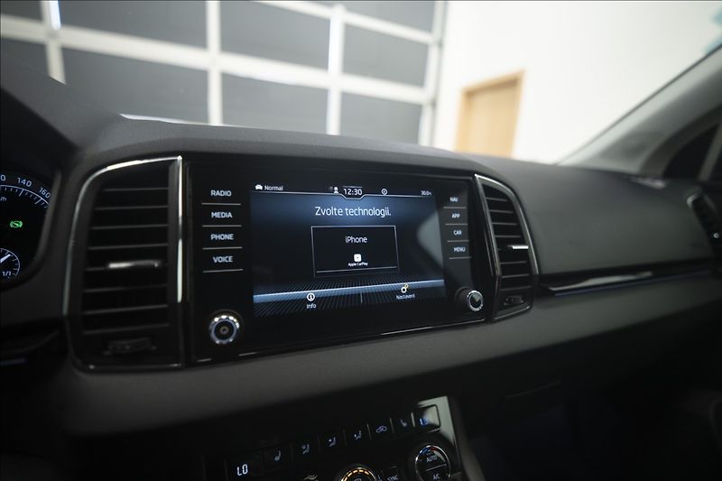 Škoda Karoq 2,0 TDI DSG KEYLESS VÝHŘEV ČR - fotka 31 z 38