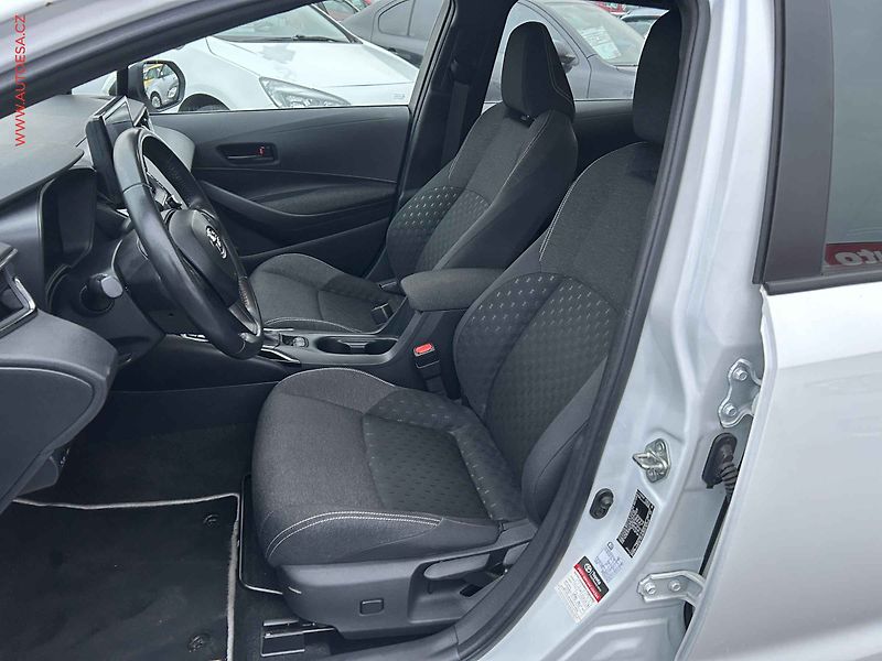 Toyota Corolla (2023) 1.8 i, 1.maj,ČR, Active, AT - fotka 9 z 19
