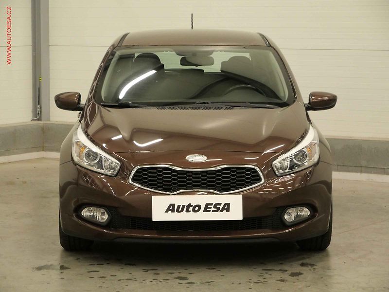 Kia Ceed (2013) 1.4i, 1.maj,ČR, servis.kniha - fotka 2 z 22