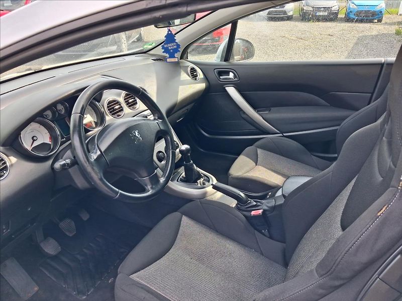 Peugeot 308 1,6 - fotka 9 z 12