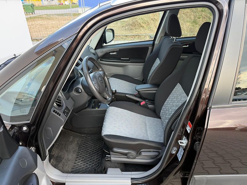 Suzuki SX4 1.6 VVT GLX 4x4 NAVI SE - fotka 11 z 30