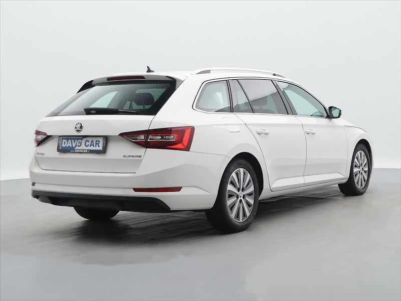 Škoda Superb 1,6 TDI Style 1.maj servis kn. - fotka 7 z 29
