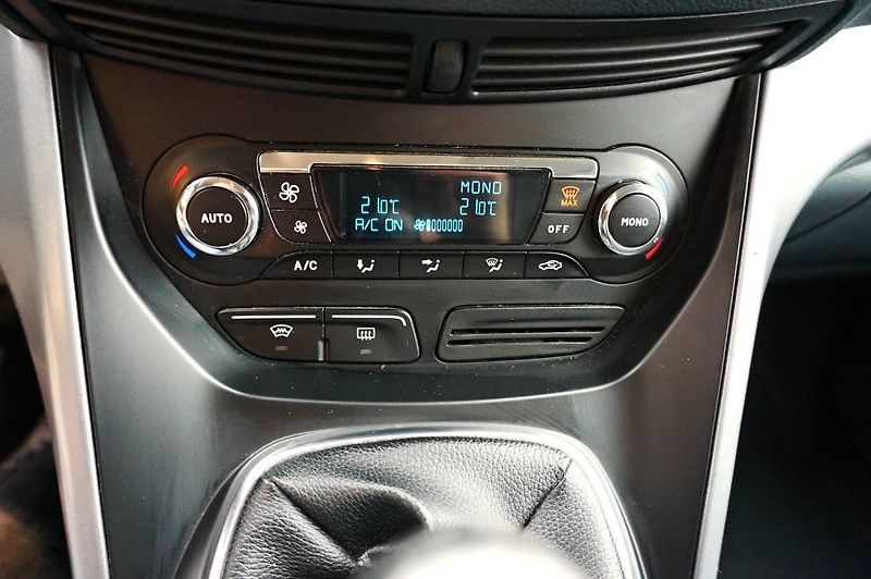 Ford C-MAX (2012) 1,6Ti-VCT 92 kW - fotka 31 z 37