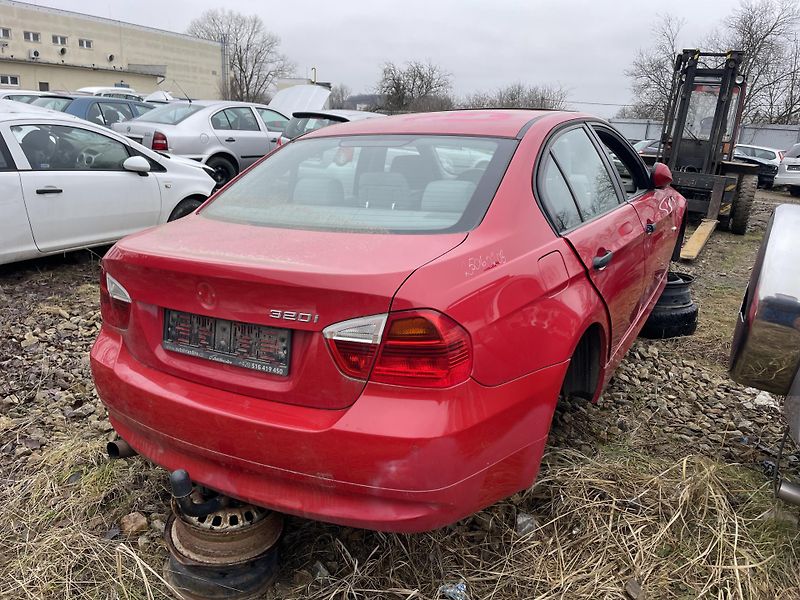 BMW Řada 3 (2006) E90 320i 110Kw NÁHRADNÍ DÍLY - fotka 4 z 6
