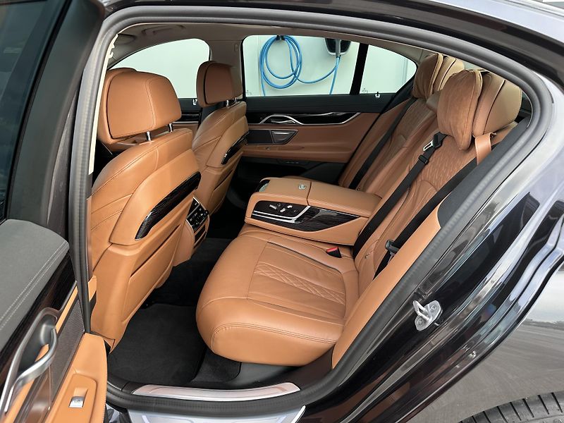 BMW Řada 7 740d xDrive, Masáže, Nezávislé - fotka 8 z 29