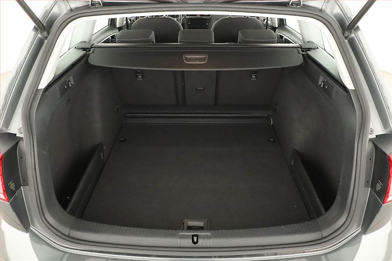 Volkswagen Golf (2018) 1.4 TSI, Tempomat - fotka 10 z 17