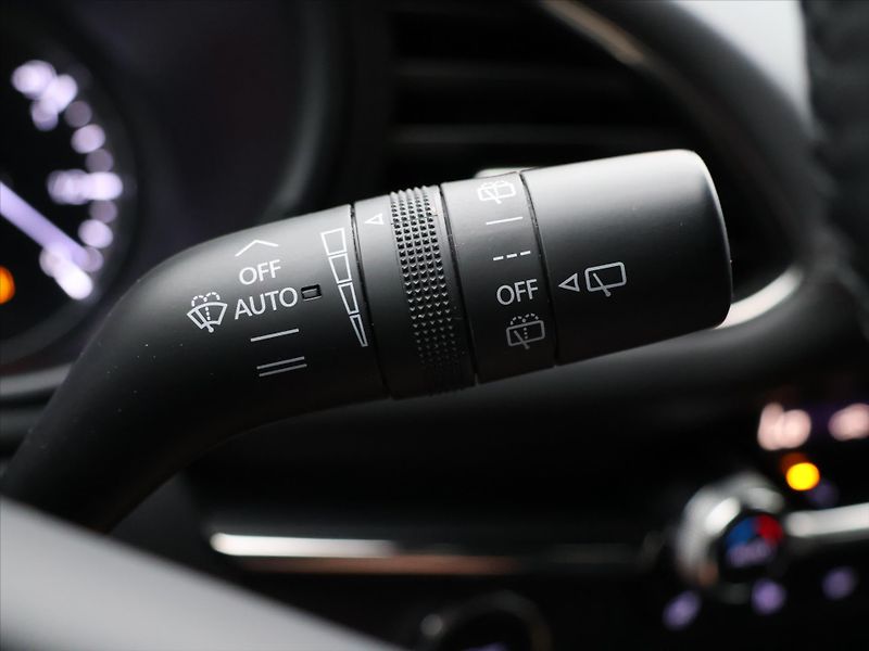 Mazda 3 2,0 Skyactiv-X180 GT Plus Bose - fotka 22 z 36