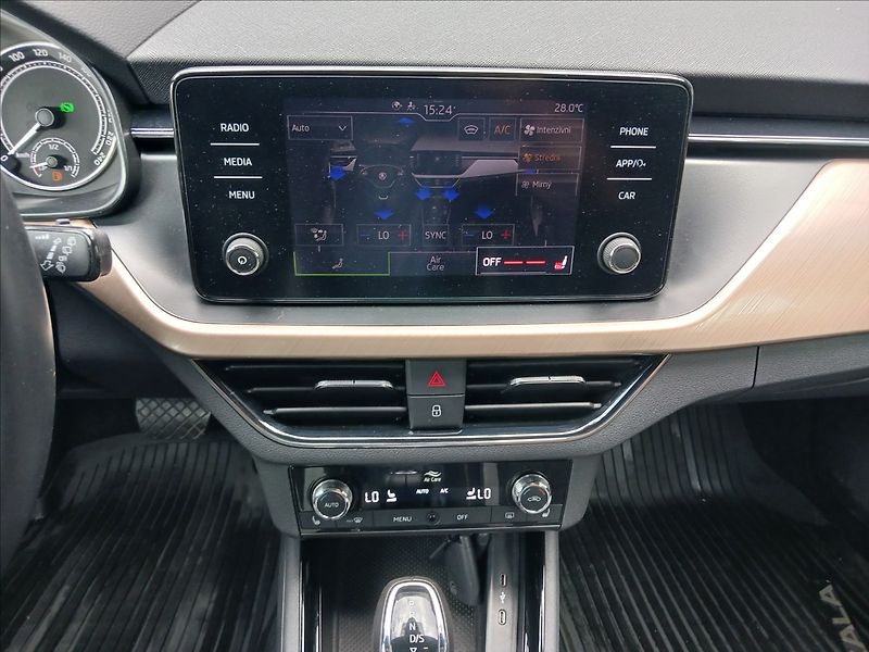 Škoda Scala 1,5 TSI 110kW DSG7, PANORAMA - fotka 13 z 24
