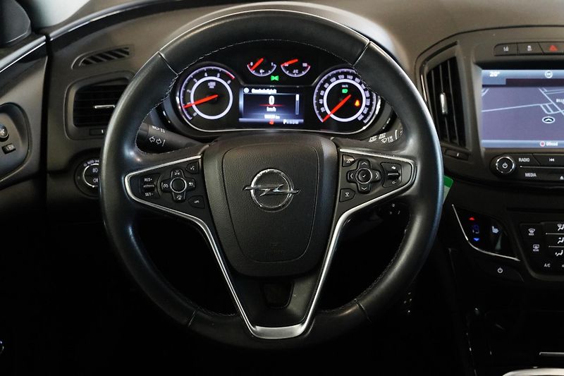 Opel Insignia - fotka 16 z 24