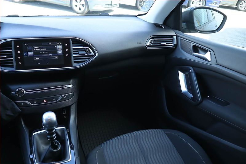 Peugeot 308 (2015) 1.6 e-HDi, Navi, Tempomat - fotka 8 z 21