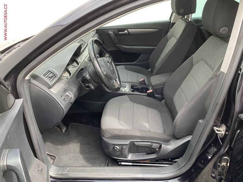 Volkswagen Passat (2014) 2.0 TDi, Highline, DSG, bixen - fotka 9 z 17