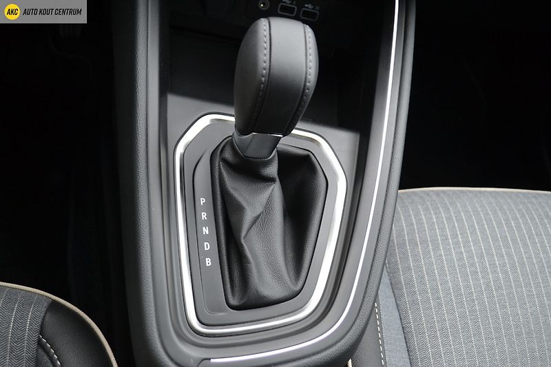 Renault Clio FULL HYBRID TECHNO E-TECH 145 - fotka 23 z 51