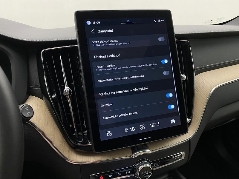 Volvo XC60 T8 AWD RECHARGE ULTRA BRIGHT - fotka 57 z 67