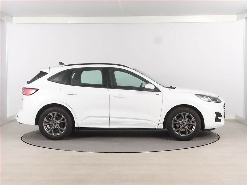 Ford Kuga (2023) ST-Line 1.5 EcoBoost - fotka 6 z 12