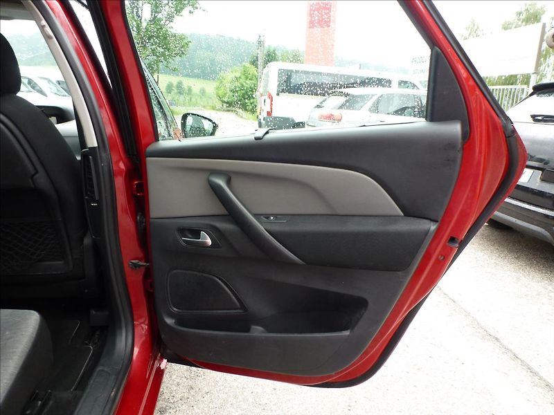 Citroën C4 Picasso 1,2 PureTech 110 MAN  SpaceTou - fotka 24 z 51