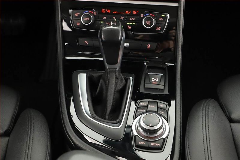 BMW Řada 2 (2015) 218i Active Tourer, Automat - fotka 12 z 15