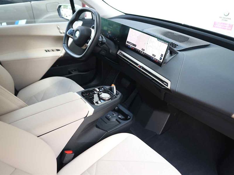 BMW iX - fotka 9 z 10