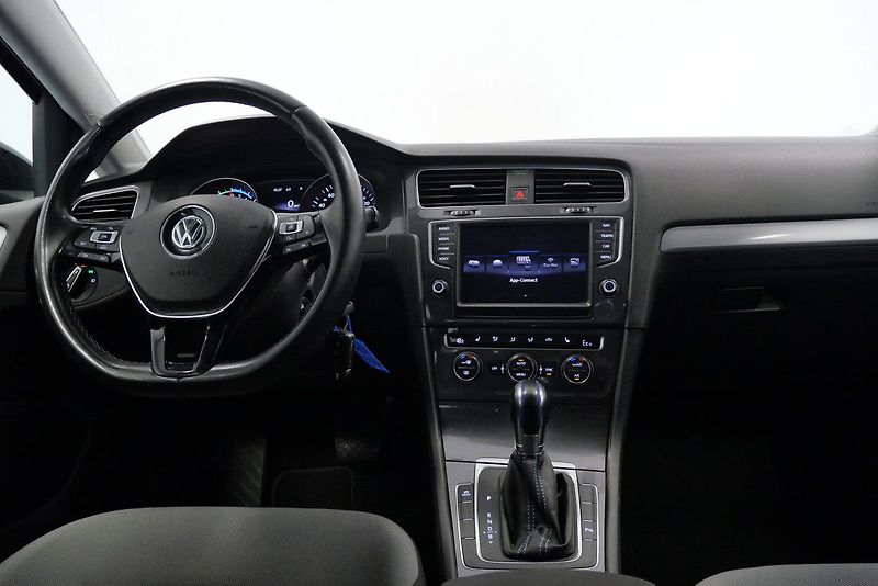 Volkswagen e-Golf - fotka 5 z 23