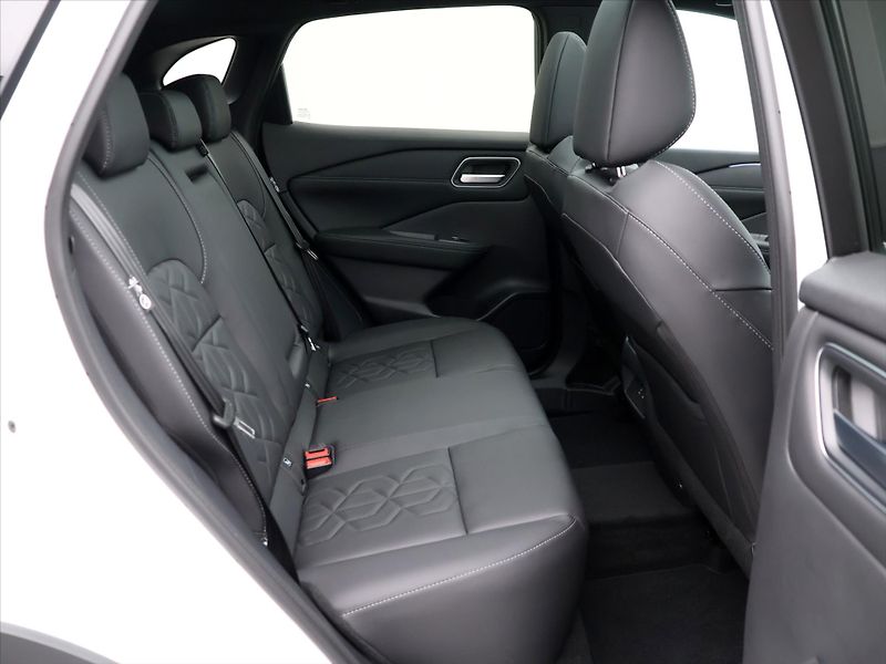 Nissan Qashqai 1,3 DIG-T 116kW Tekna 4WD CZ Z - fotka 14 z 42