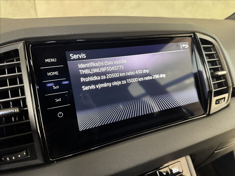 Škoda Karoq 2,0 TDi  DSG 4x4 Sportline LED - fotka 30 z 44
