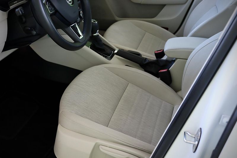 Škoda Octavia 3 Combi 1.4 TSI 110 kW DSG - fotka 16 z 42