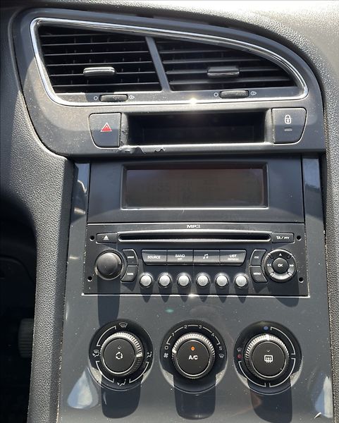 Peugeot 5008 1,6 HDi,80kW,STK 7/28 - fotka 15 z 21