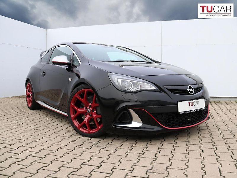 Opel Astra (2017) 2.0 Turbo GTC  - fotka 2 z 21