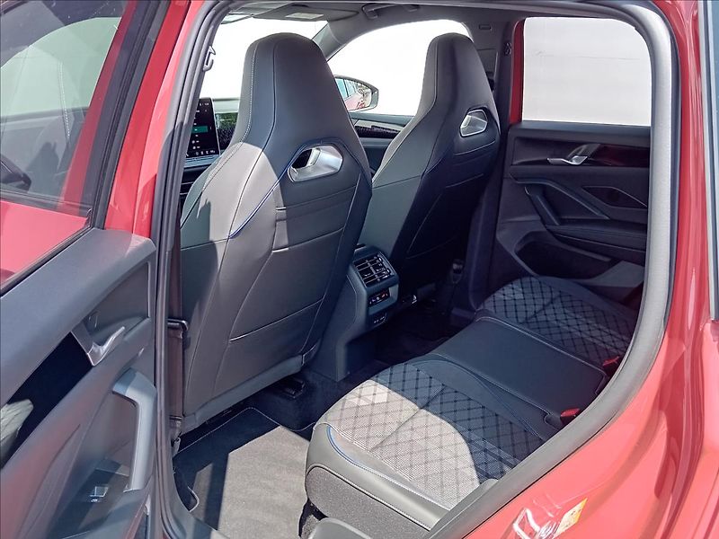 Volkswagen Tiguan 2,0 TDi 142kW 7DSG 4Motion R-L - fotka 15 z 39