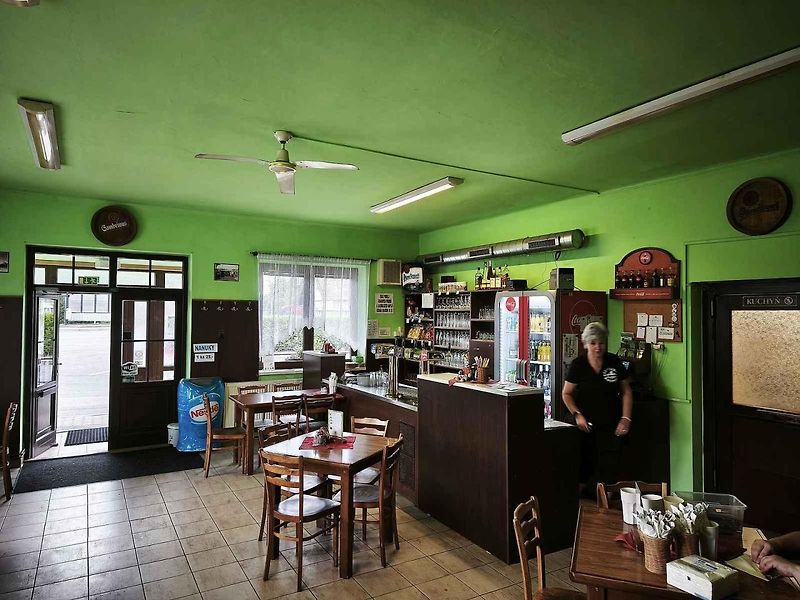 My jsme si objednali poctivý vepřový řízek s domácím bramborovým salátem za 179 korun.