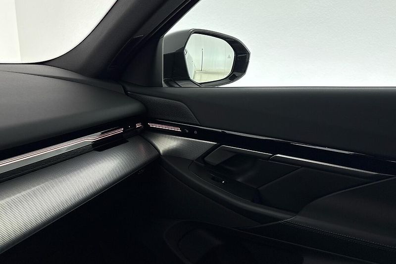 BMW Řada 5 540d xDrive Touring - fotka 18 z 24