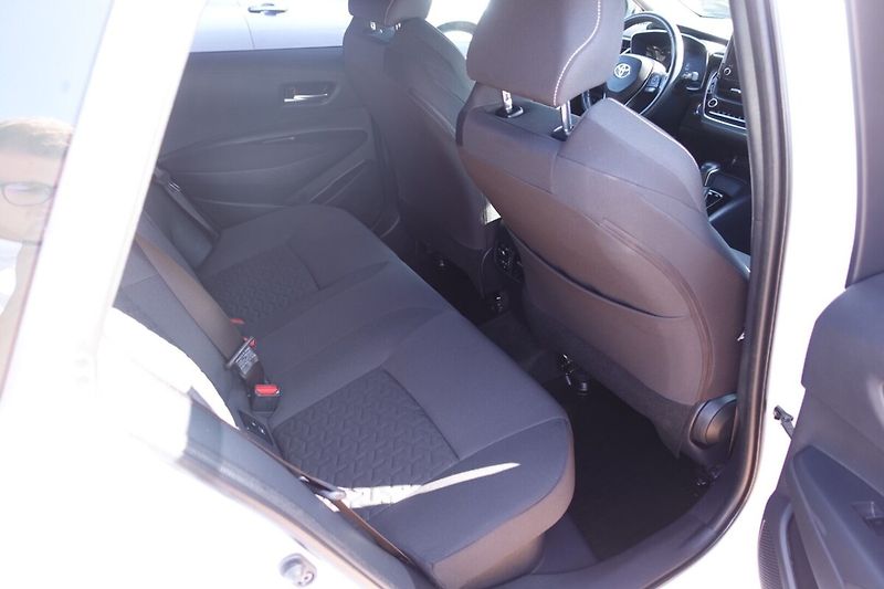 Toyota Corolla 2.0HSD e-CVT Comfort Tech - fotka 13 z 30