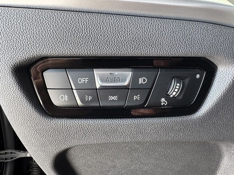 BMW Řada 3 330i xDrive*M-SPORT*Distronic - fotka 34 z 41