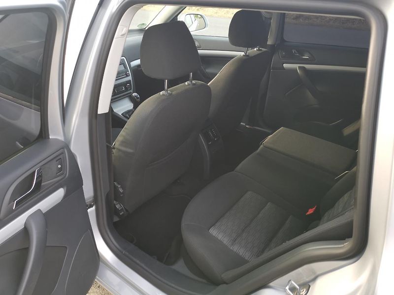 Škoda Octavia 2,0TDI 103 kW  CR ELEGANCE - fotka 25 z 49