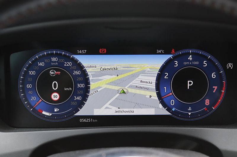 Jaguar F-Pace SVR 5.0 V8 AWD 405kW DPH - fotka 27 z 50