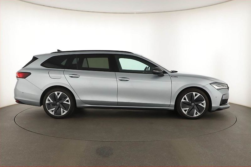 Škoda Superb (2025) 2.0 TDI, Sportline, Navigace - fotka 6 z 22