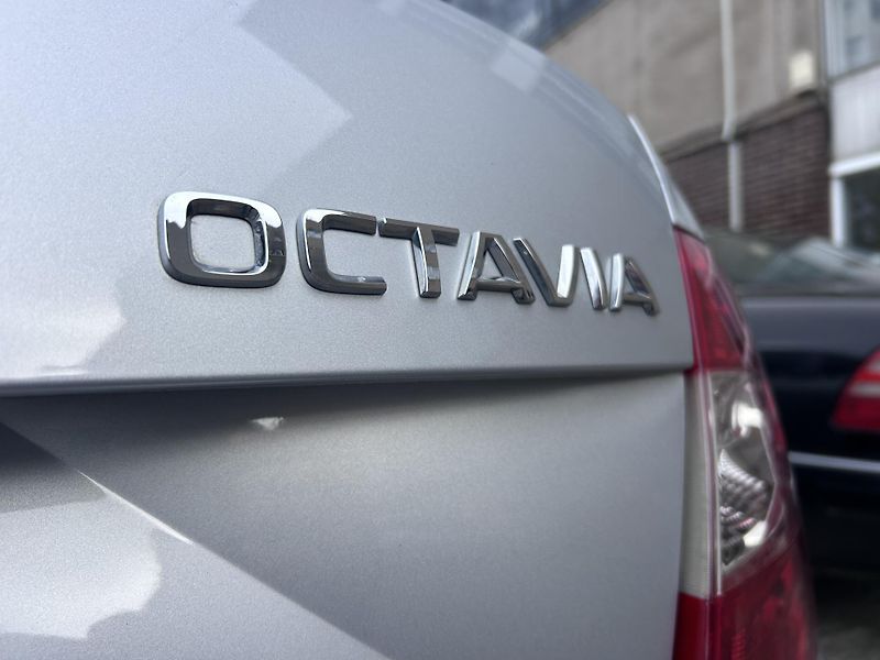 Škoda Octavia 1.2 TSI Ambition - fotka 32 z 35