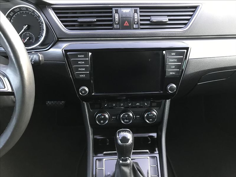 Škoda Superb 1,6 - fotka 13 z 16