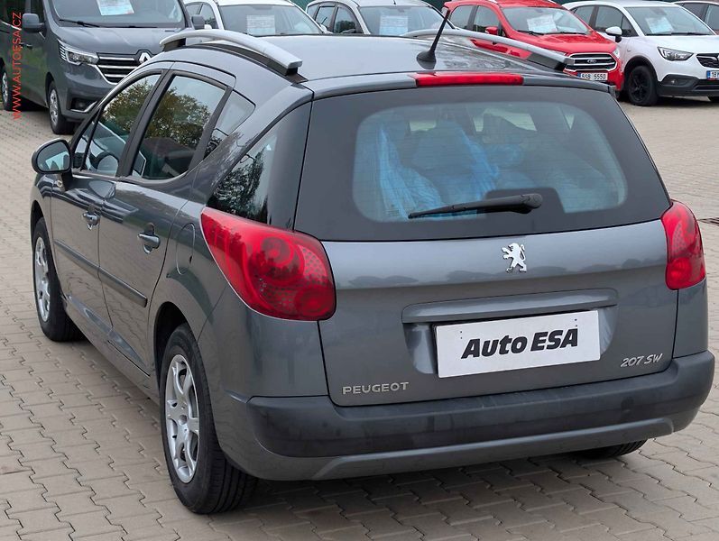 Peugeot 207 (2009) 1.4 i, 1.maj,ČR, Klima - fotka 6 z 18