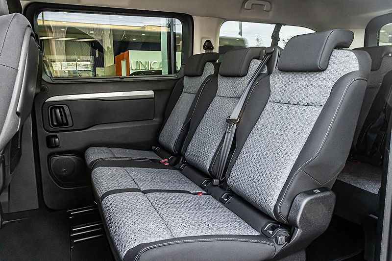 Citroën SpaceTourer 2,2 FEEL XL 180k+KLIMA+KAMERA - fotka 12 z 13