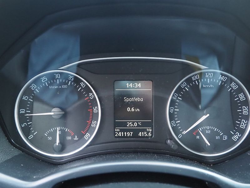 Škoda Octavia (2008) 2.0 TDI, 103 kW, 4x4, Style - fotka 30 z 38