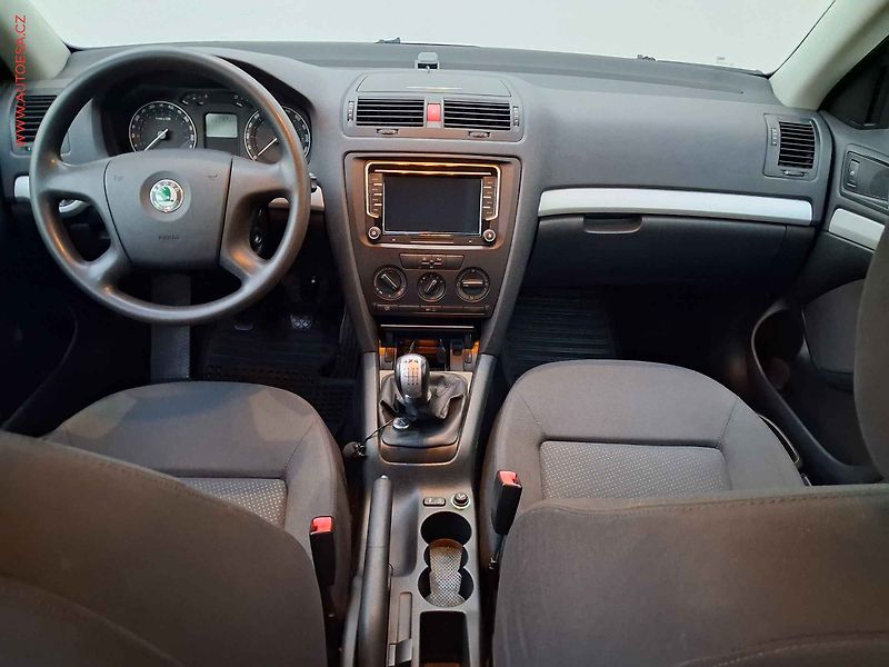 Škoda Octavia (2005) 2.0 FSI 4x4, ČR, AC, TZ - fotka 8 z 17