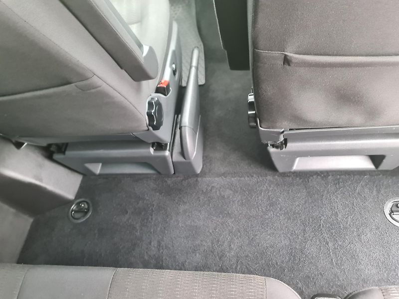 Volkswagen Transporter (2016)  CARAVELLE T6 2.0 TDi OLOMOUC - fotka 26 z 86