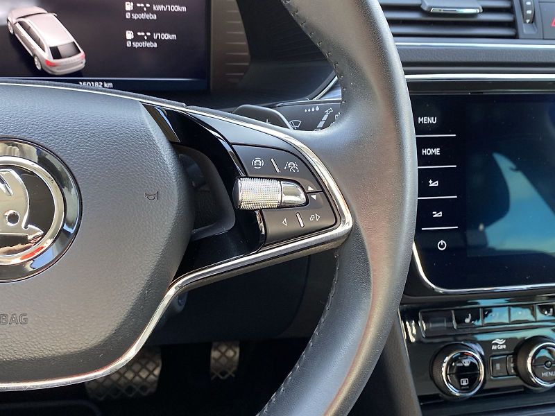 Škoda Superb (2023) Combi 1.4 TSI iV DSG Style - fotka 20 z 37