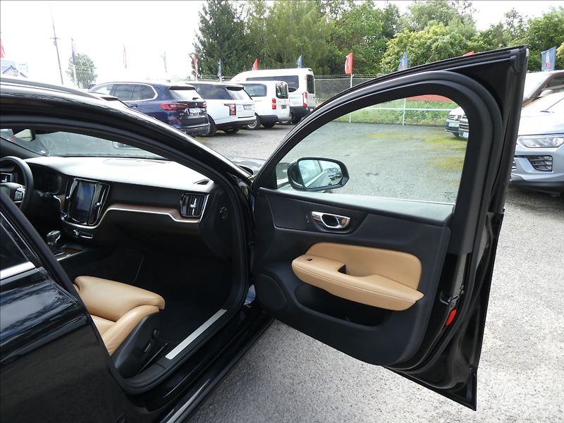 Volvo V60 2,0 D3 AWD Inscription,DPH,ČR - fotka 23 z 41