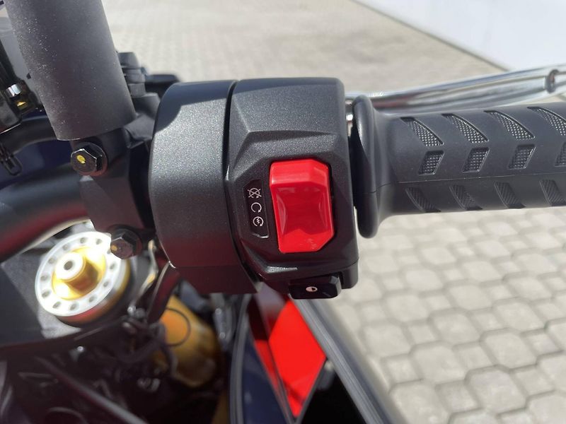 Aprilia (2025) Tuono 660 Factory EU5+ - fotka 12 z 12