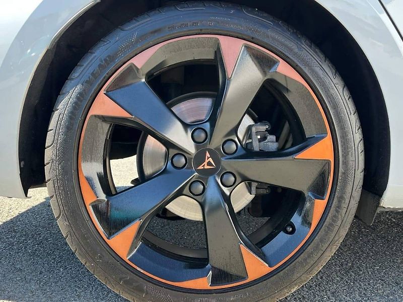 Cupra Leon (2024) 2.0 TSI 140 kW DSG VZ Line ST - fotka 9 z 21