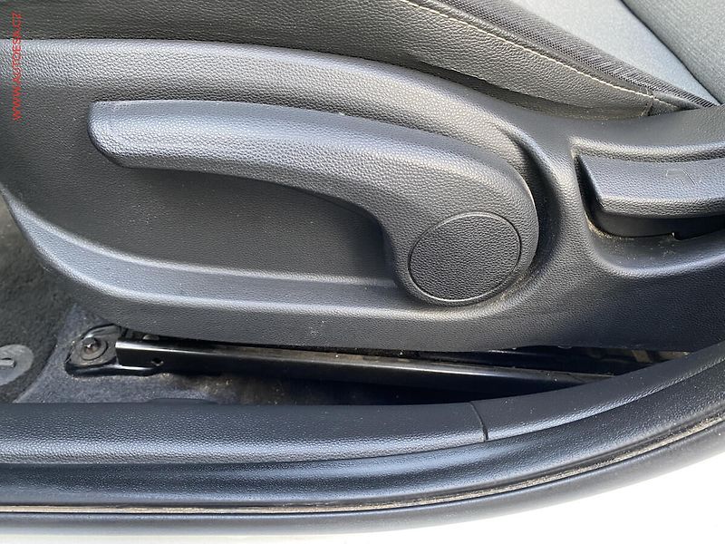 Hyundai i20 (2015) 1.2i, ČR, Klima - fotka 14 z 15