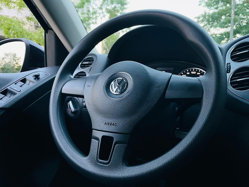 Volkswagen Tiguan 1.4TSI MANUÁL SERVISKA SENZORY - fotka 23 z 45