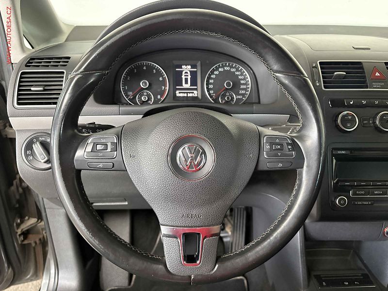 Volkswagen Touran (2013) 1.4 TSi, AC, výhřev sed. - fotka 15 z 15